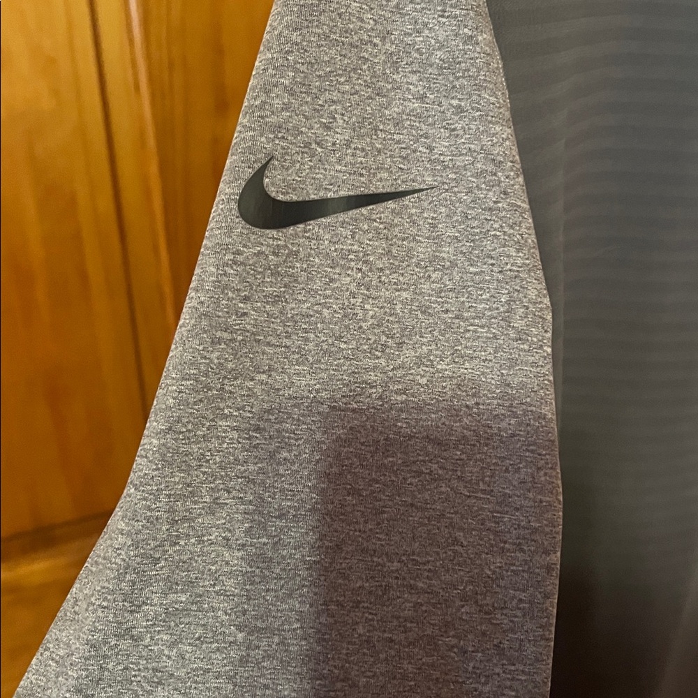 Nike Dri-Fit Women’s Gray Quarter-Zip Pullover - Picture 4 of 8
